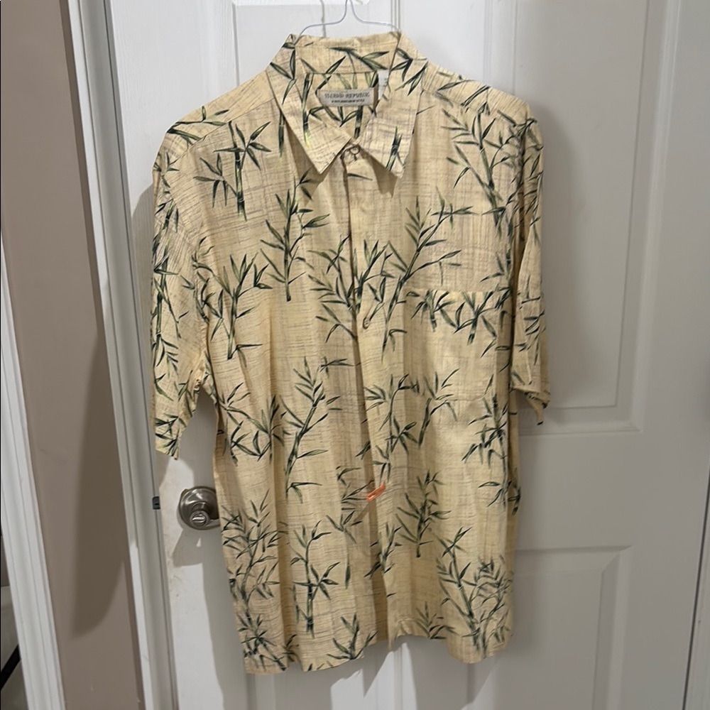 Men’s Hawaii style, bamboo and yellow print shirt